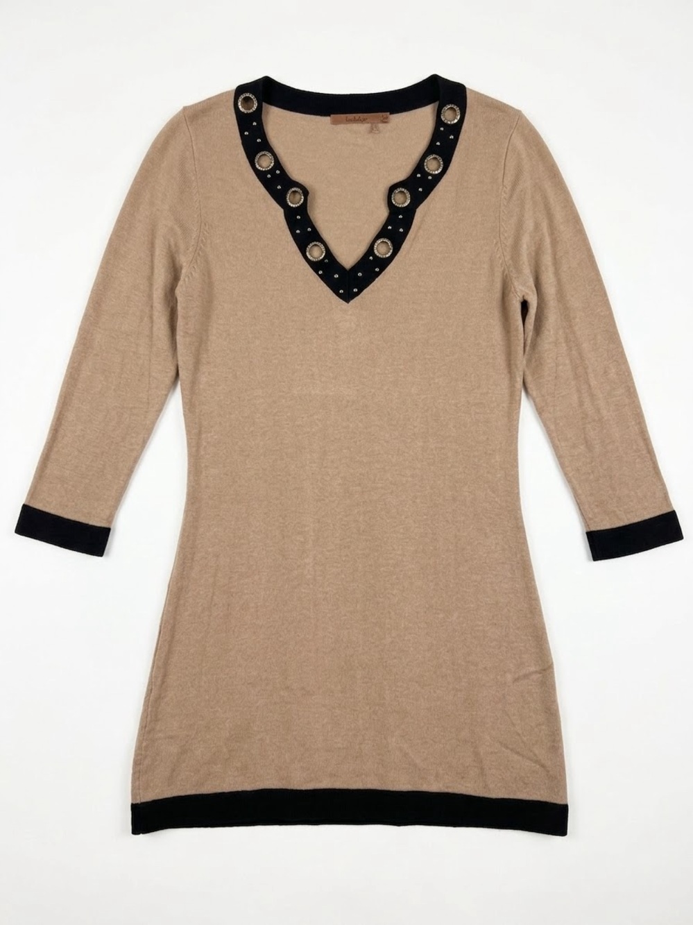 Belldini Beige Tunic with Black Trim and Grommet V-Neck Size Medium